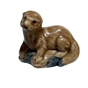 Wade Whimsies Otter Figurine England Brown & Gray Miniature Red Rose Tea